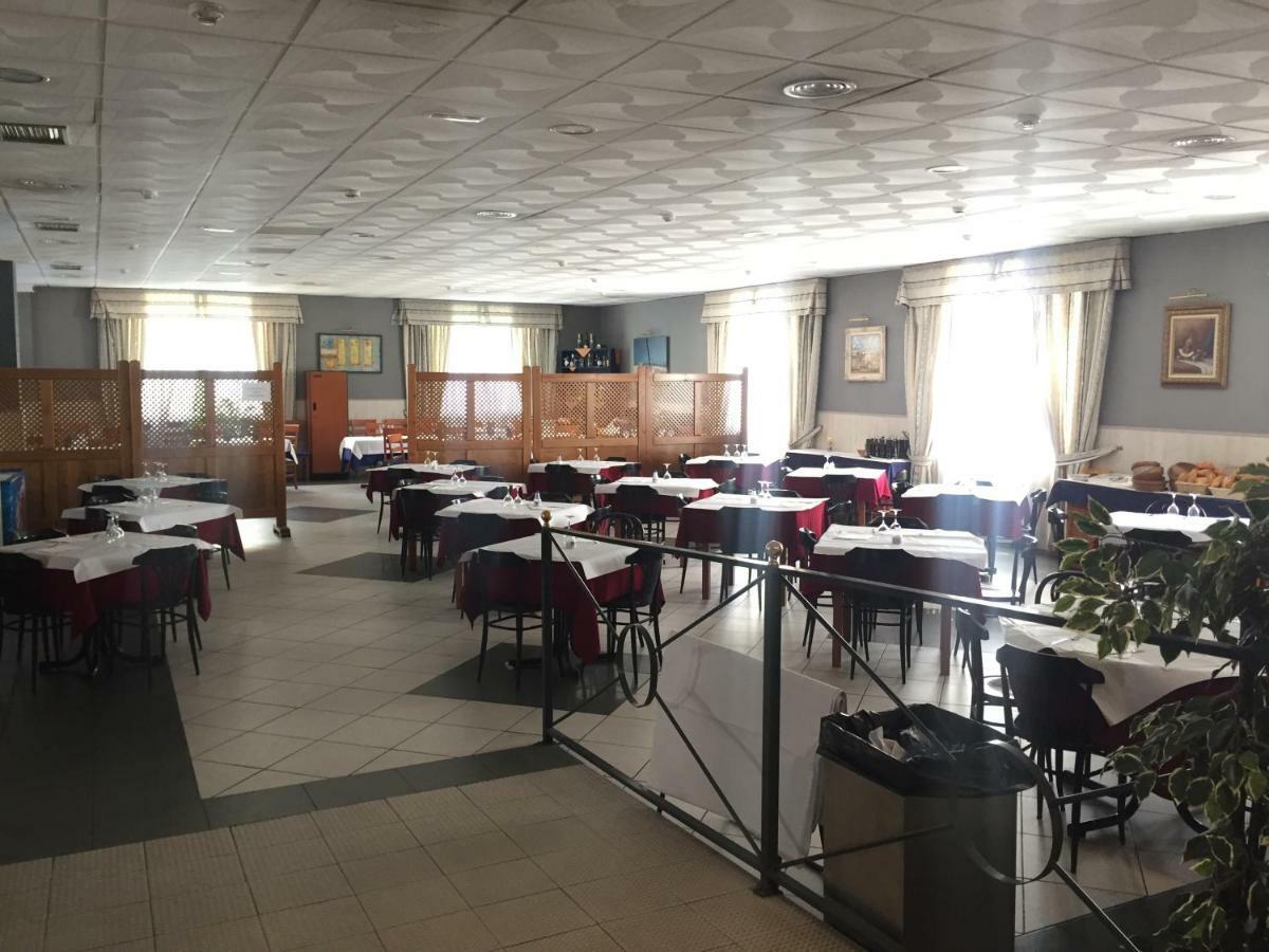 Bungalows Alpha Getafe Ngoại thất bức ảnh